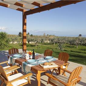 2 bedroom villa with pool and jacuzzi in Scopello, sleeps 6